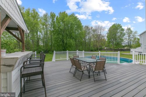 33 Bunting Brg Rd, Cookstown NJ 08511-1106 exterior