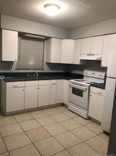 5014 Sanibel Ave, Fort Pierce FL 34951-5058 exterior