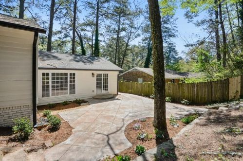 1749 Laurelwood Dr, Atlanta GA  30311-3838 exterior