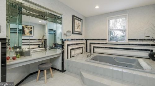 868 Broadmoor Rd, Huntingdon Valley PA 19006-2803 exterior