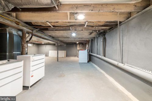 6889 Highland Ave, Camden NJ 08110-6211 exterior