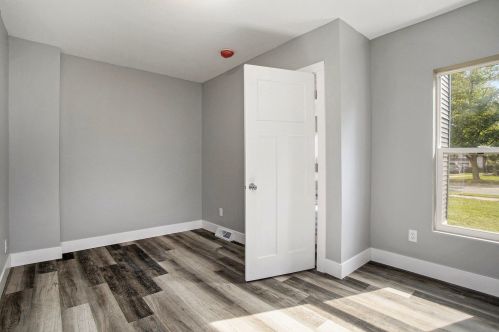 324 Michigan Ave, Three Rivers MI 49093-1124 exterior