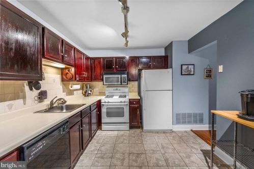 11 Revere Ct, Trenton NJ 08628-3610 exterior