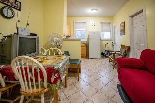 319 St, Union City NJ 07087-4504 exterior