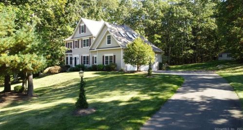 10 Azalea Ln, Ellington CT  06029-3063 exterior