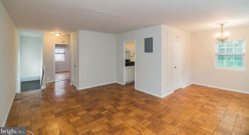 1328 Martha Custis Dr, Alexandria VA  22302-2025 exterior