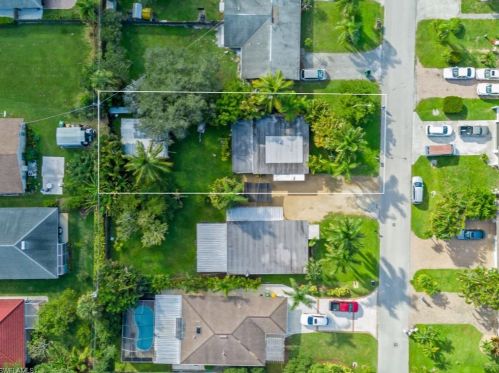 646 105 Ave, Naples FL 34108-1837 exterior