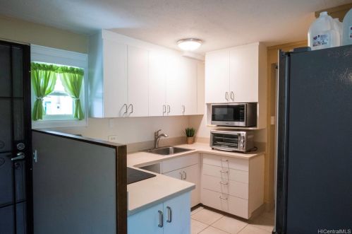 1347 Palolo Ave, Honolulu HI 96816-2528 exterior