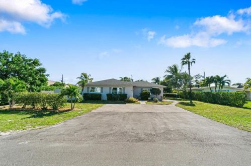 662 109th Ave, Naples, FL 34108-1810