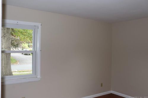 7 Redwood St, Enfield CT 06082-2619 exterior