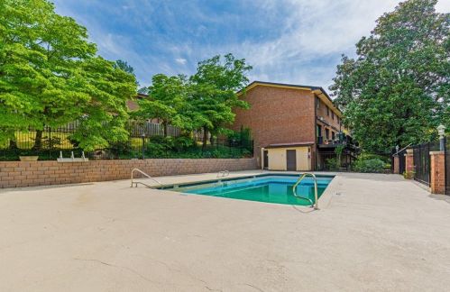 2559 Bradford Sq, Atlanta GA 30345-1339 exterior