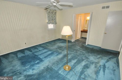 1049 Warfield Ln, Huntingdon Valley PA 19006-3426 exterior