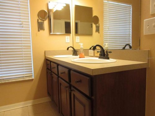 9417 Park Village Dr, Tampa FL  33626-5148 exterior