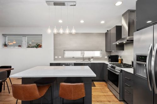 1715 Newberry Ave, Chicago IL 60608-2333 exterior