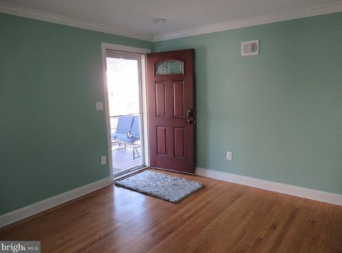 722 21st St, Arlington VA  22202-2735 exterior