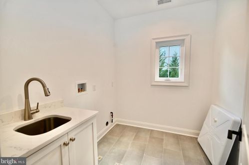 694 Prospect Ave, Princeton NJ 08540-4037 exterior