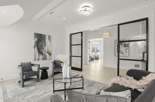 32 Meadowcroft Ln, Greenwich CT 06830-3823 exterior