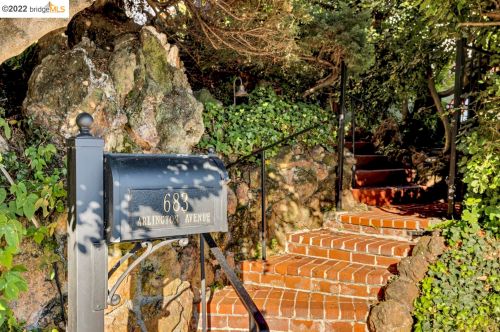 683 Arlington Ave, Berkeley, CA 94707-1612