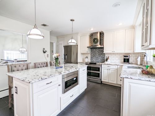 12 Kenswick Ln, Huntington Station NY 11746-2805 exterior