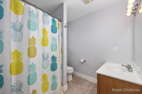 264 Lloyd Ct, Middlevle MI  49333-8116 exterior