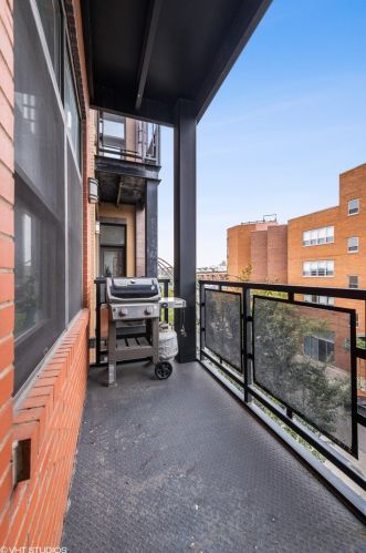 1821 Milwaukee Ave, Chicago IL  60647-6484 exterior