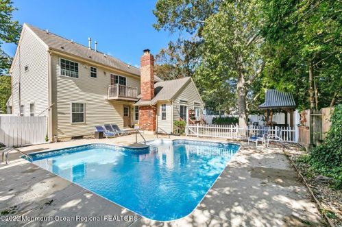 19 Glenwood Dr, Berkeley Township NJ 08721 exterior