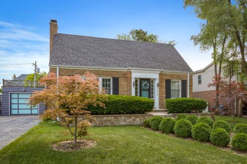 375 Emroy Ave, Elmhurst, IL 60126-2427