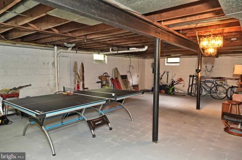 56 Roxboro Rd, Trenton NJ  08648-3925 exterior