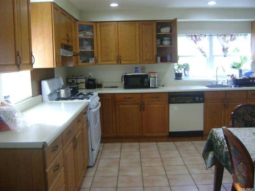 10 Birch Dr, Huntington Station NY 11746-3003 exterior