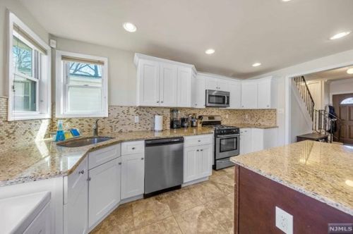 571 Kipp St, Teaneck NJ 07666-1648 exterior