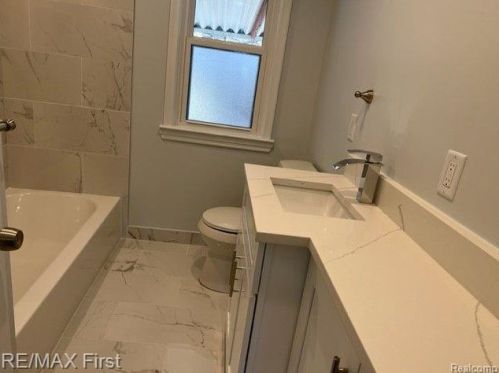 77 Tecumseh St, Clawson MI  48017-2054 exterior