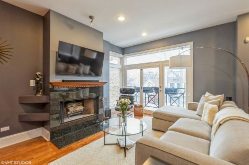 2453 Thomas St, Chicago, IL 60622-3532