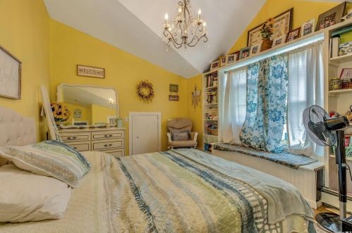 222 Cedar Ln, Babylon NY  11702-4417 exterior