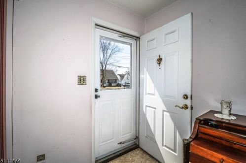 71 Louis Pl, Iselin, NJ 08830-1143