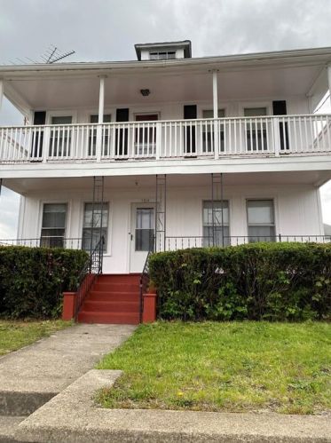 1215 Park Ave, Woonsocket, RI 02895-6530