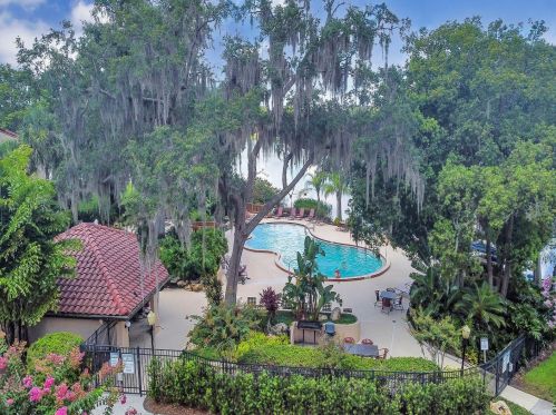 1302 Lake Willisara Cir, Orlando, FL 32806-5587