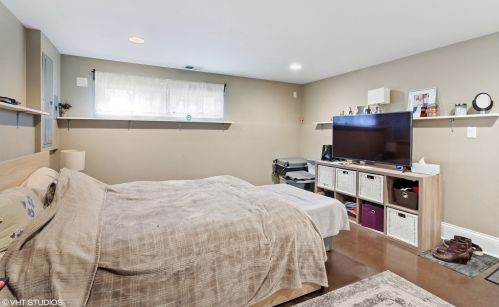 1921 Oakdale Ave, Chicago IL 60657-4026 exterior