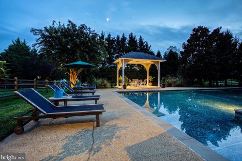 13606 Mt Prospect Dr, Rockville MD 20850-3510 exterior