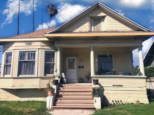 345 1st St, Oxnard, CA 93030-5619