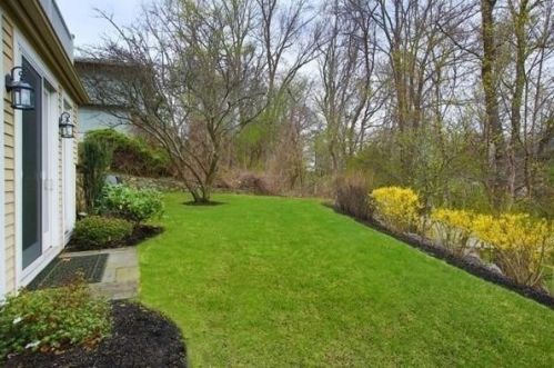 17 Baldpate Hl Rd, Newton MA 02459-2826 exterior