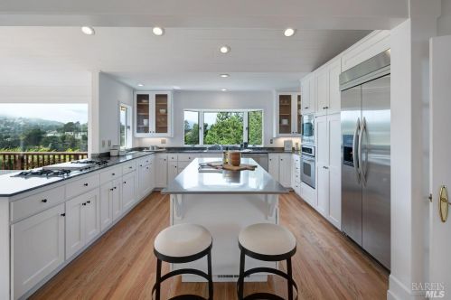 210 Stanford Ave, Mill Valley CA 94941-3562 exterior