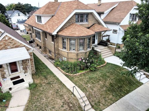 3271 11th St, Milwaukee, WI 53215-4735