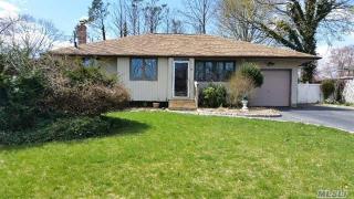 14 Howell Dr, Smithtown, NY 11787-2234
