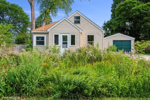 7116 Hiawatha Dr, Bull Valley, IL 60097-8318