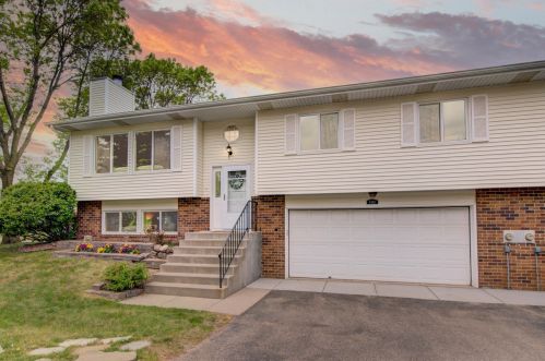 4453 Clover Ln, Saint Paul MN 55122-2437 exterior