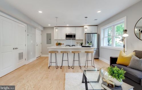 714 11th St, Washington, DC 20002-3750