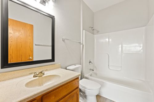 4790 Maple Leaf Cir, Milwaukee WI 53220-2783 exterior