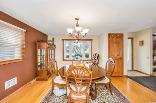 3 Lyons St, Huntington Station NY 11747-1000 exterior