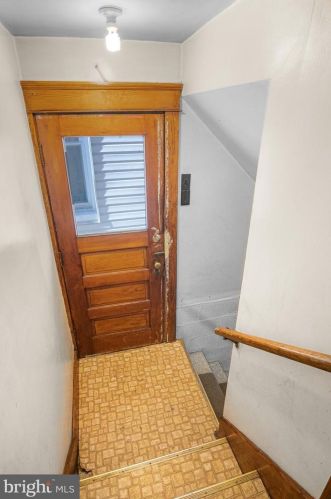 221 Locust St, Hanover PA  17331-2617 exterior