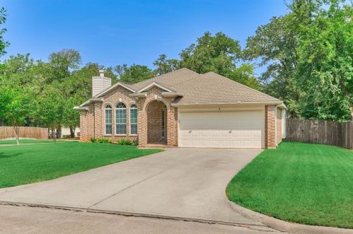 12222 Hawthorne Dr, Montgomery, TX 77356-5448